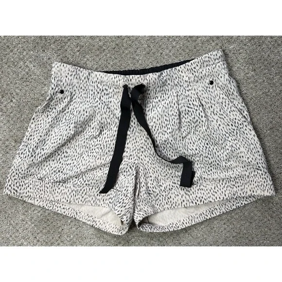 Lululemon Women's Size 6 Spring Break Away Shorts Drawstring Cuffed Dottie Dash - Picture 2 of 8